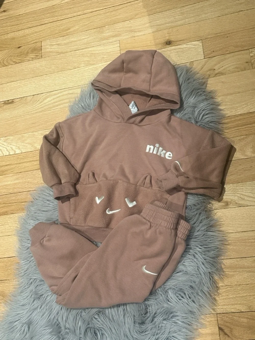 Girls Nike hoodie and joggers 2pc set - Picture 7 of 10